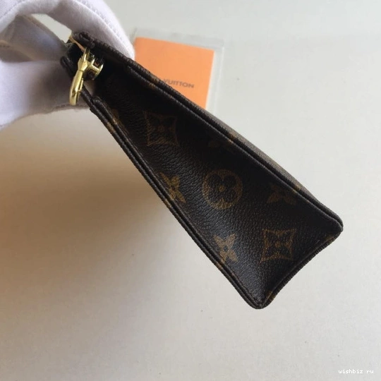 WIS VUITTON LOUIS POUCH TOILETRY 19 0224